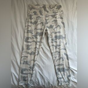Marika Zen Ankle Light Gray Camo Leggings